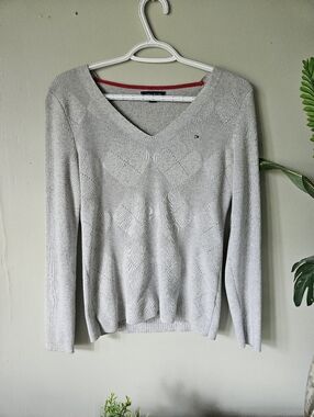 Tommy Hilfiger Light Gray V‑Neck Knit Sweater with Red Trim